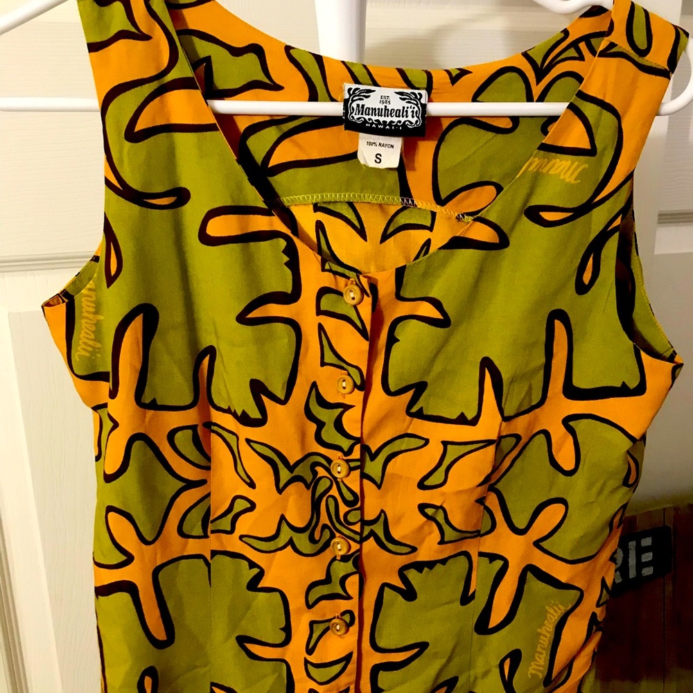 Manuhealii tank top